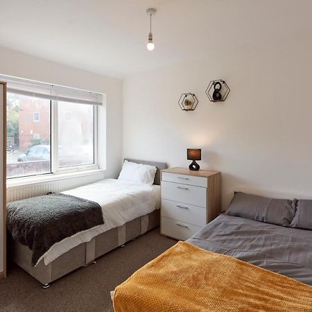 Spacious Home Close To City Centre Location Leeds  Extérieur photo