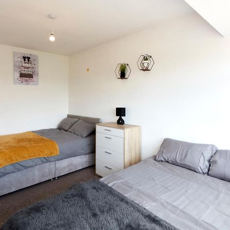 Spacious Home Close To City Centre Location Leeds  Extérieur photo
