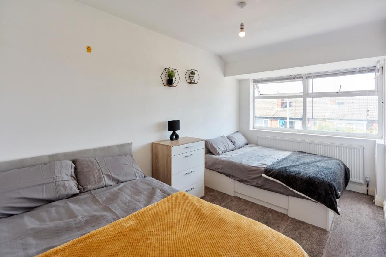 Spacious Home Close To City Centre Location Leeds  Extérieur photo