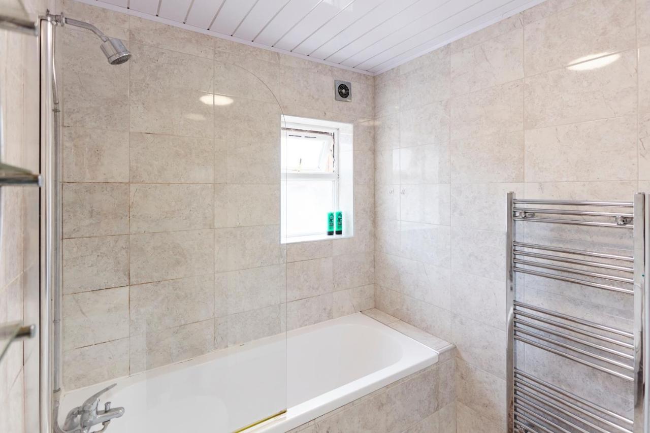 Spacious Home Close To City Centre Location Leeds  Extérieur photo