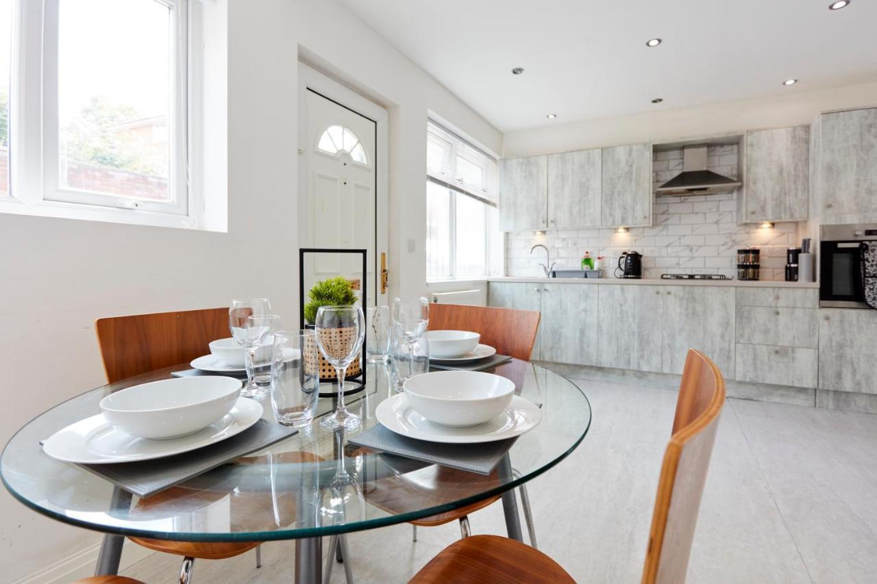 Spacious Home Close To City Centre Location Leeds  Extérieur photo