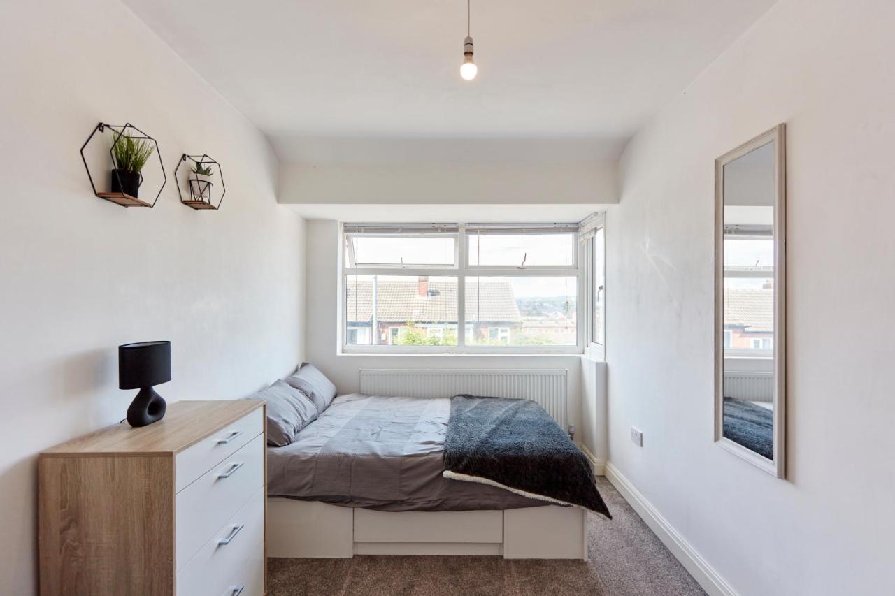 Spacious Home Close To City Centre Location Leeds  Extérieur photo
