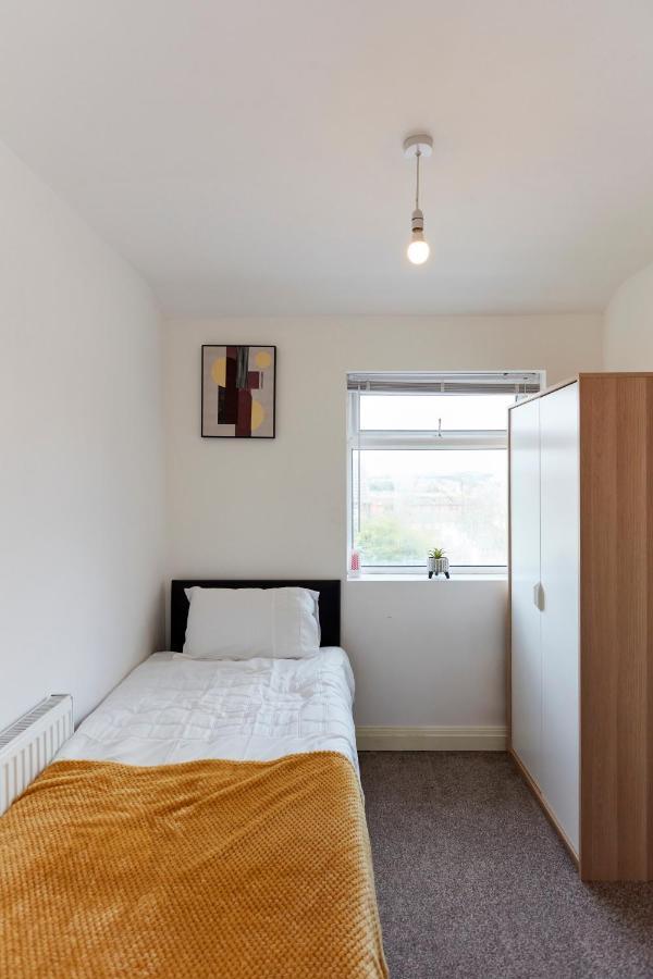 Spacious Home Close To City Centre Location Leeds  Extérieur photo